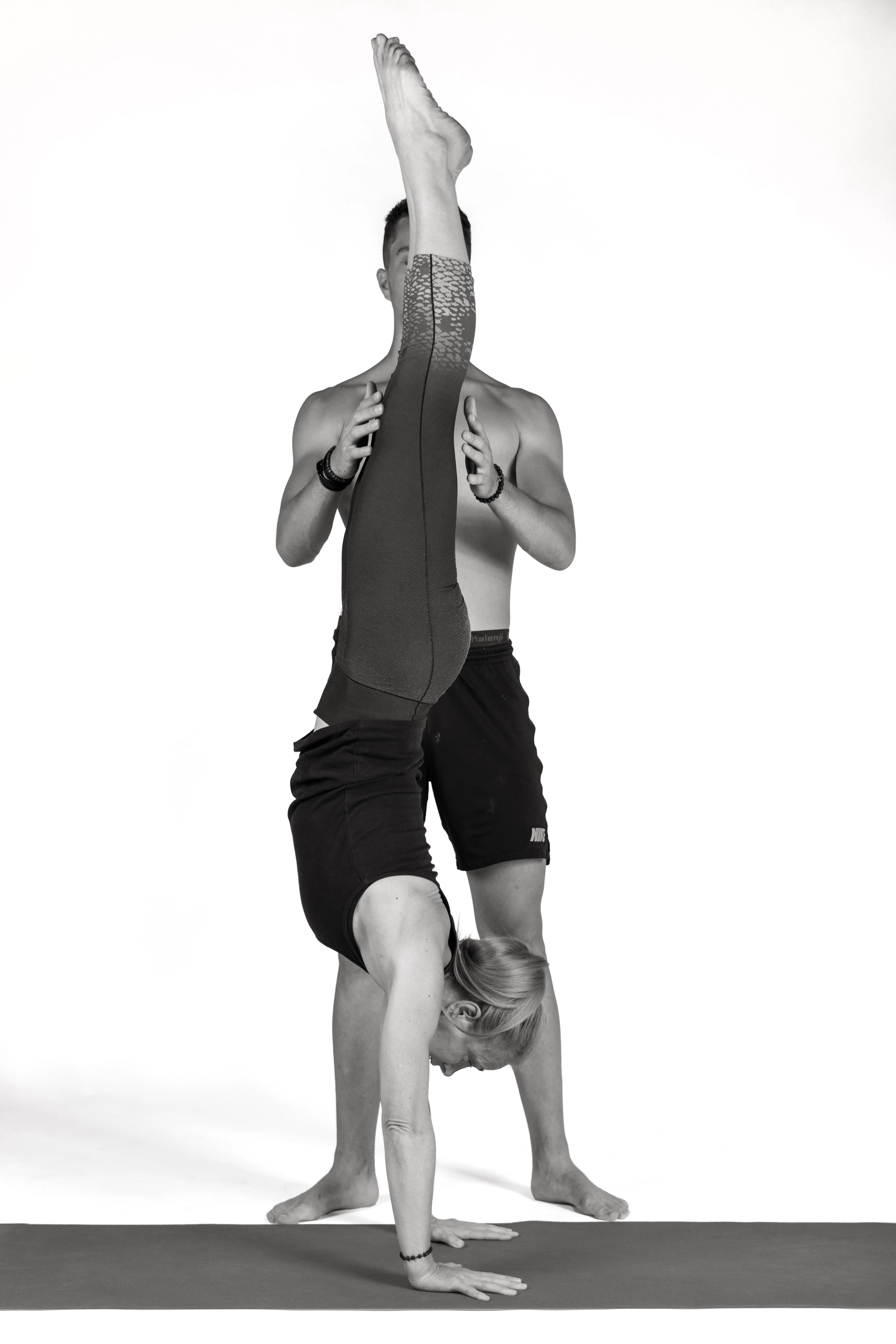 HANDENSTAND-FREE
